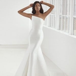 Pronovias Day Wedding Dress Never Worn or Altered